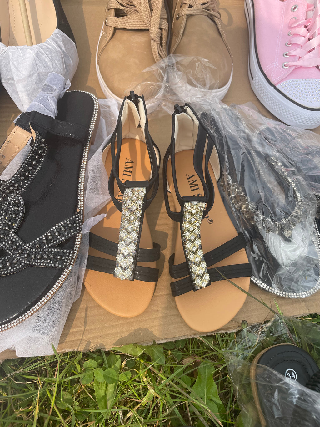Pallets with 100 pairs mix shoes